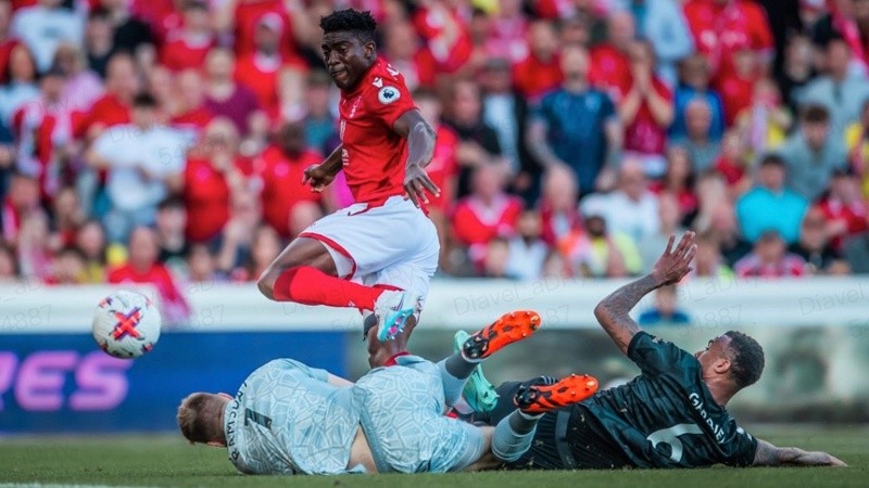 曼联会帮曼城阻击阿森纳吗,曼联对阿森纳赢球助曼城夺冠