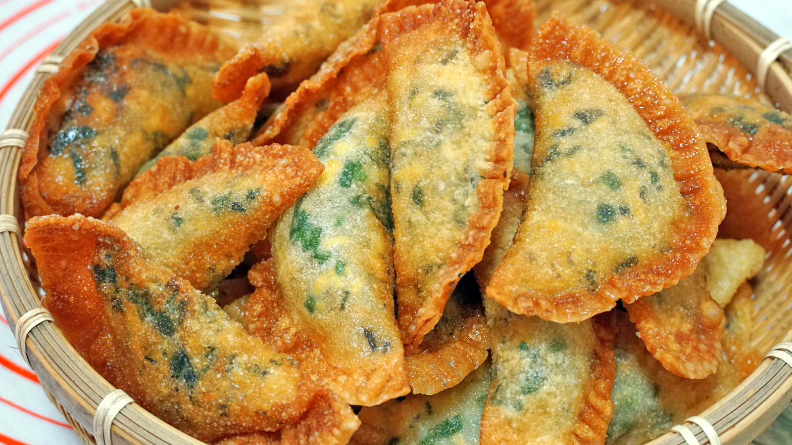 面粉这样做酸甜可口出锅瞬间抢光,面粉的独特做法每一口都酥掉渣