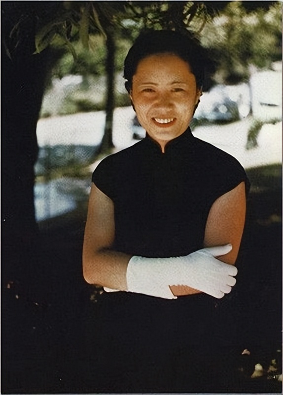 她是*弹核**女王，曾为美国造原*弹子**，墓碑却刻着：一个永远的中国人