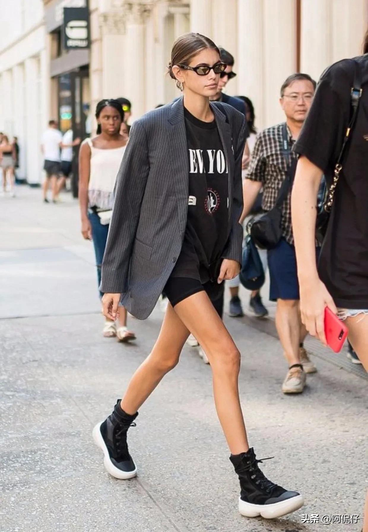 休闲西装和相近的裤子搭配,常规款西装怎么搭配牛仔裤