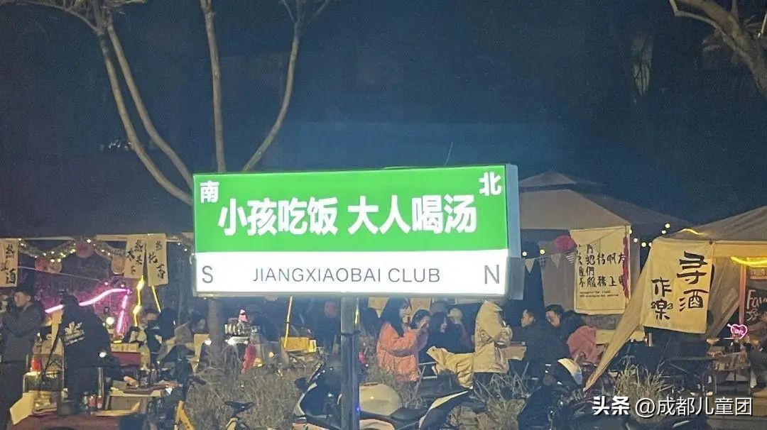 成都武晋路蓝花楹,昆明街头蓝花楹绽放成梦幻花海