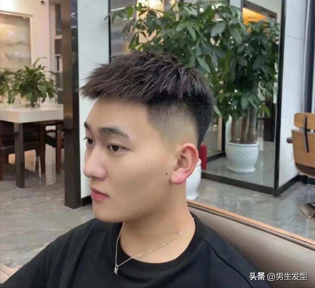 男生烫束状纹理前发型如何修剪,男生发型成熟干净帅气不烫剪法