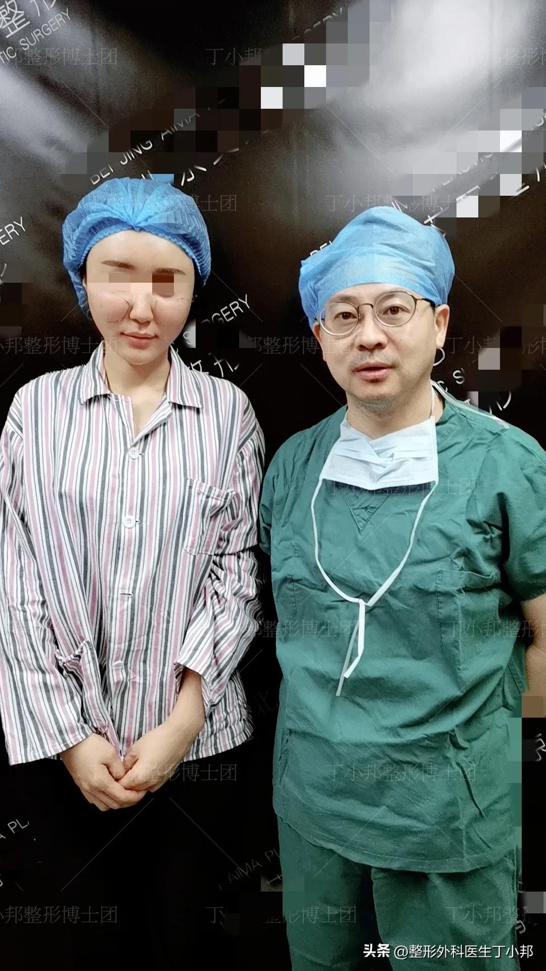 一个小姑娘毁容,一个女的毁容后才知道是救了自己