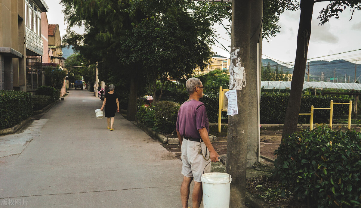 男孩网购仿真枪被判无期，庭审时：我的枪能打死我，就认罪