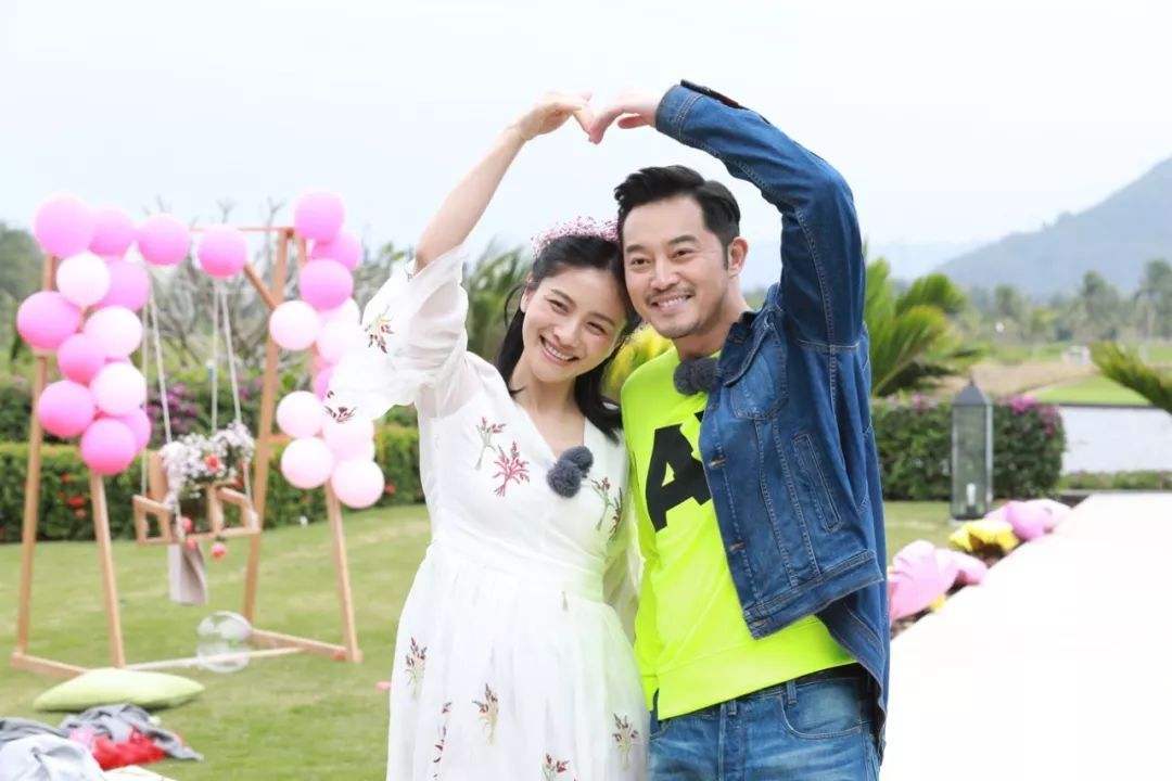 胡可成长过程经历,胡可经历