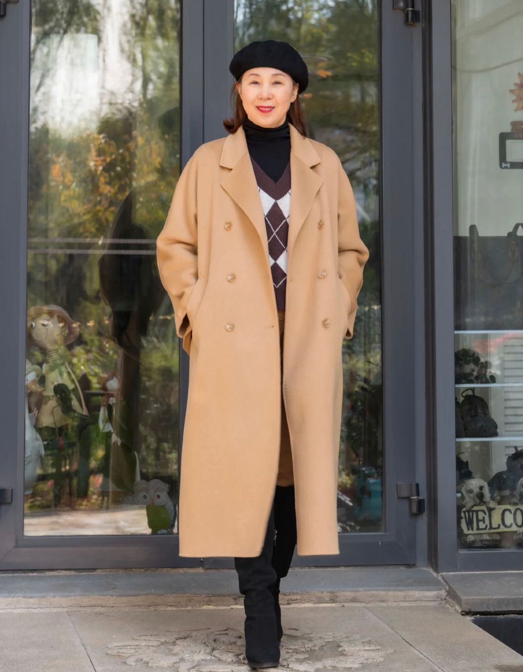 35岁穿有条纹的驼色大衣穿搭,驼色大衣的高级穿搭