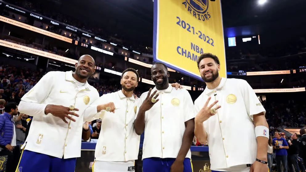 勇士最新总冠军戒指,勇士四冠领戒指