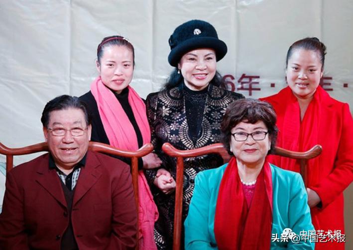 杩欎釜灞曡涓轰粈涔堜細闇囨捈浜哄績,杩欎釜灞曡鎵撶牬鑹烘湳鍜岀敓娲荤殑鐣岄檺