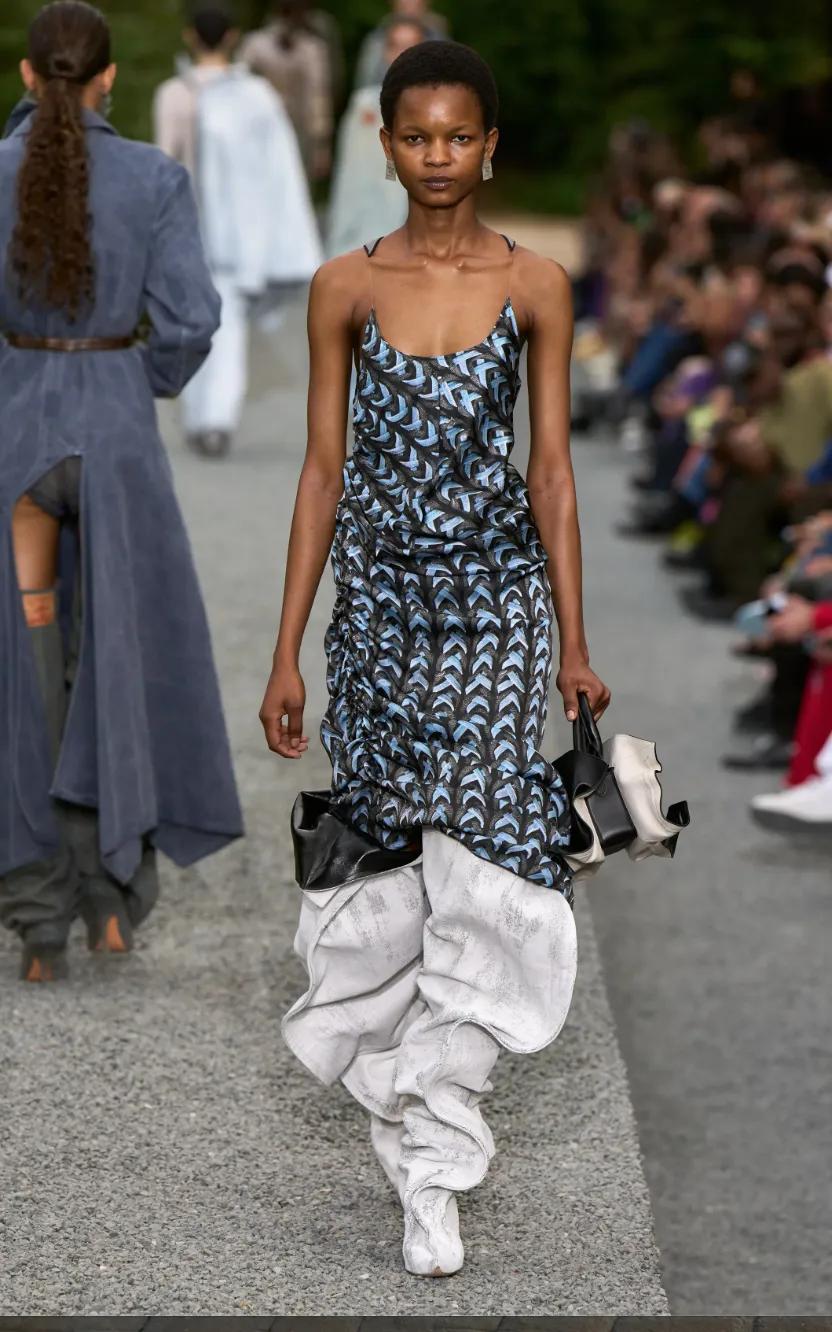 蕾哈娜最新过膝靴,蕾哈娜潮装