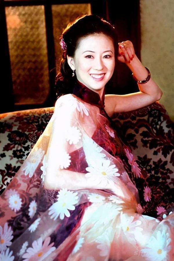 20年前，为当人体模特，被父亲嫌弃，和丈夫离婚的汤加丽还好吗？