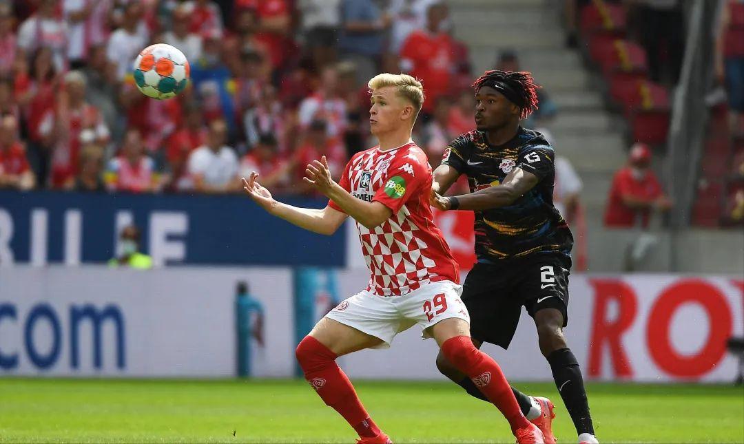 德甲多特夺冠,多特1比0美因茨罗伊斯破门