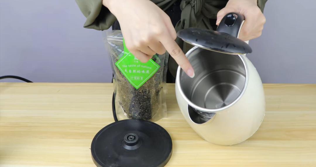 白醋放手上搓一搓有什么用,白醋倒在手心里有什么作用