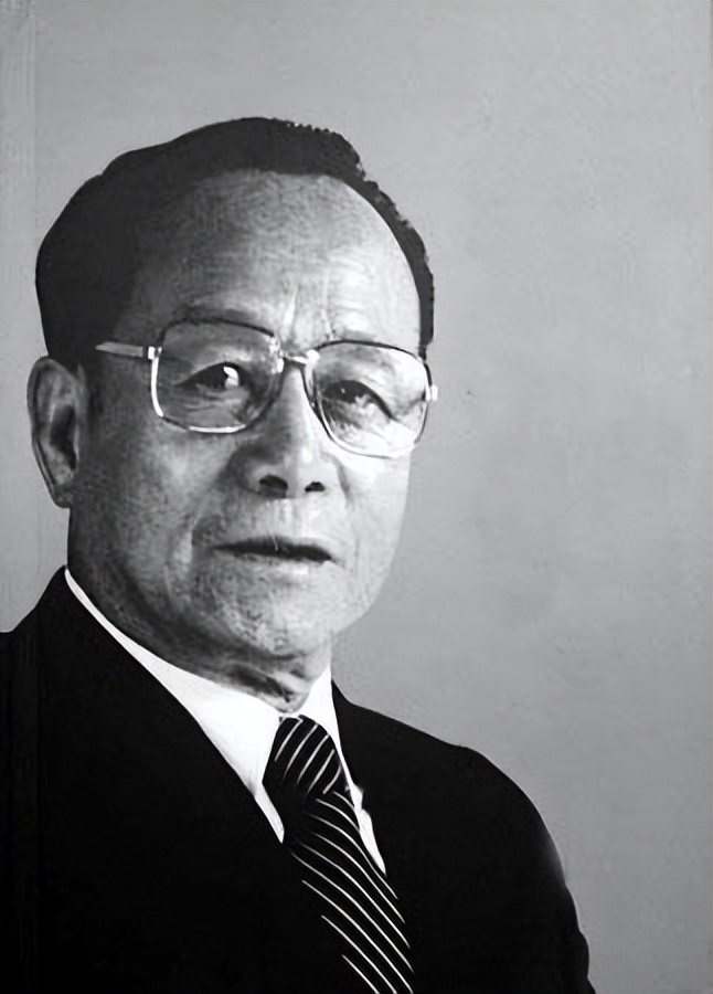 他是改革开放先驱者之一，*小平邓**对他的评价极高，活到了95岁