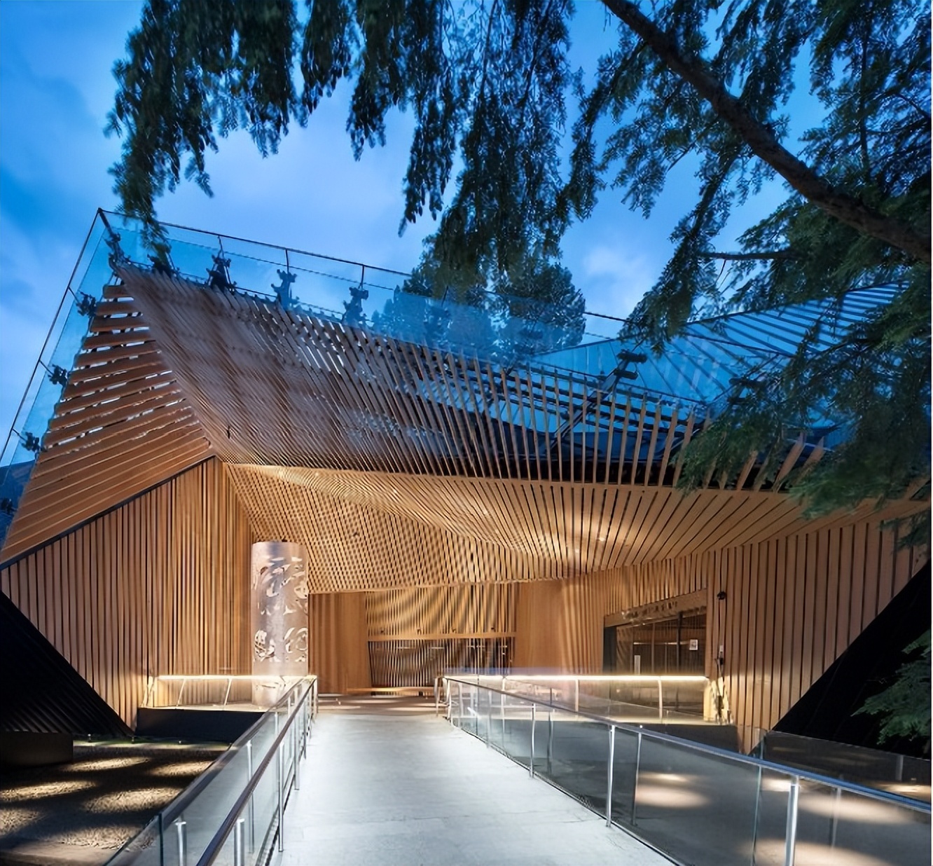 暑假哪里适合旅游买纪念品,去武汉回来带什么纪念品