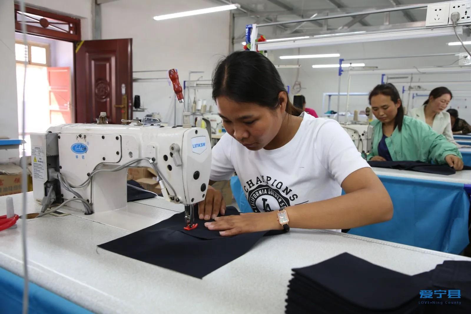 返乡建工厂解决了村民就业,农村扶贫小工厂