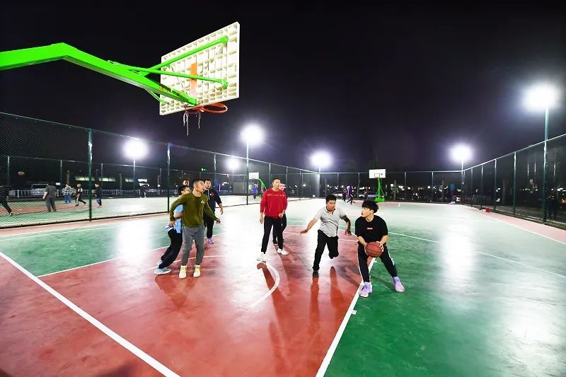 太棒啦！副中心新增一个体育公园，打篮球、踢足球、拍网球......