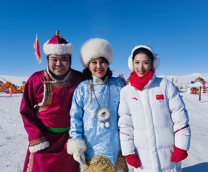 央视《东西南北贺新春》，何亚丹在内蒙古与您欢喜迎春