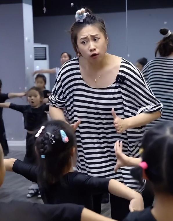 拉丁舞最火的老师教学直播间,最火拉丁舞老师教跳拉丁舞