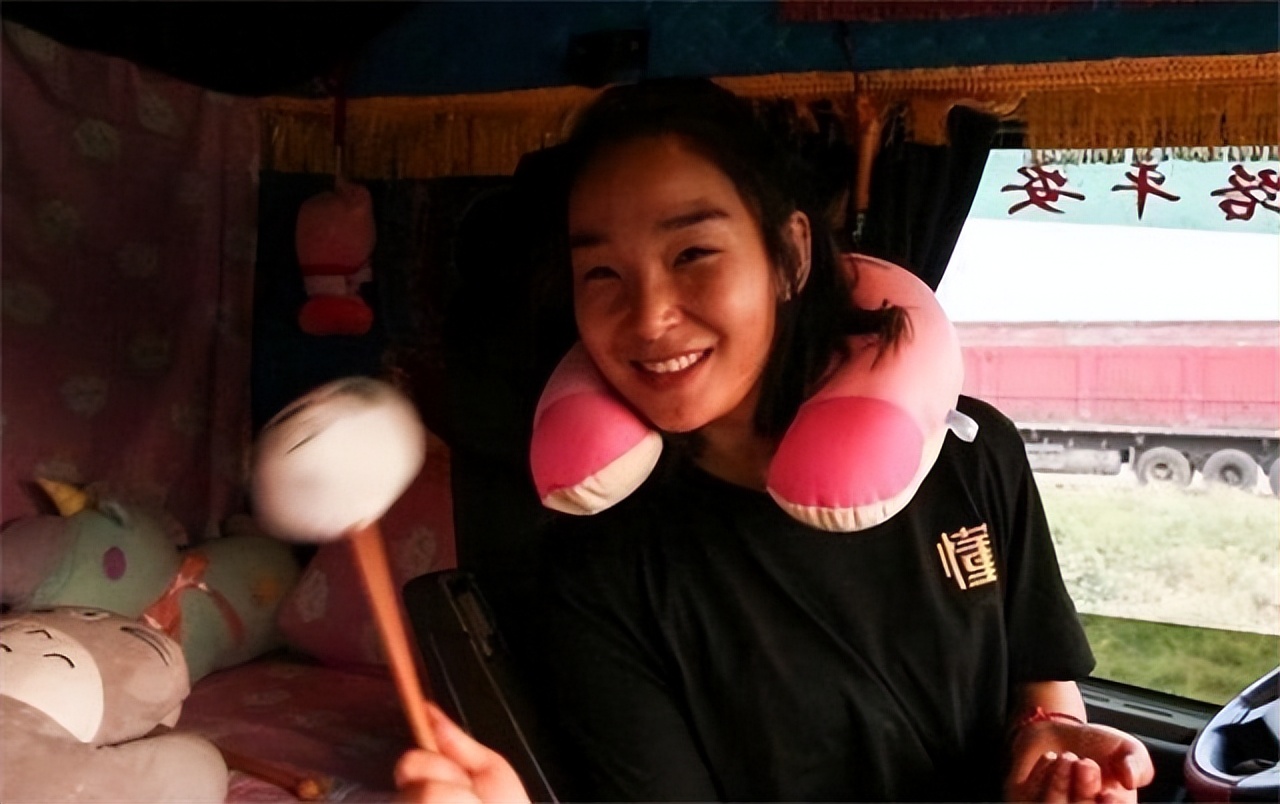 美女开18米大货车征婚,那年月入两万征婚的卡车女子现状