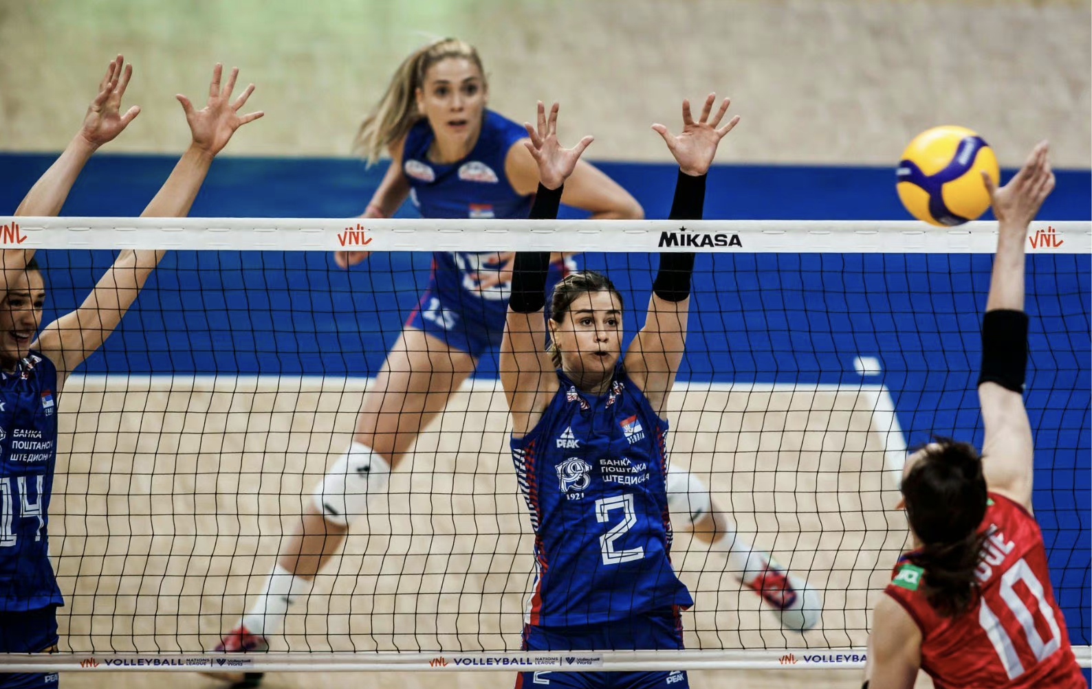 女排最新一期世界排名1-30,中国女排再次排名世界第一