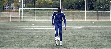 十大精彩足球技巧,十大足球技巧过人动作