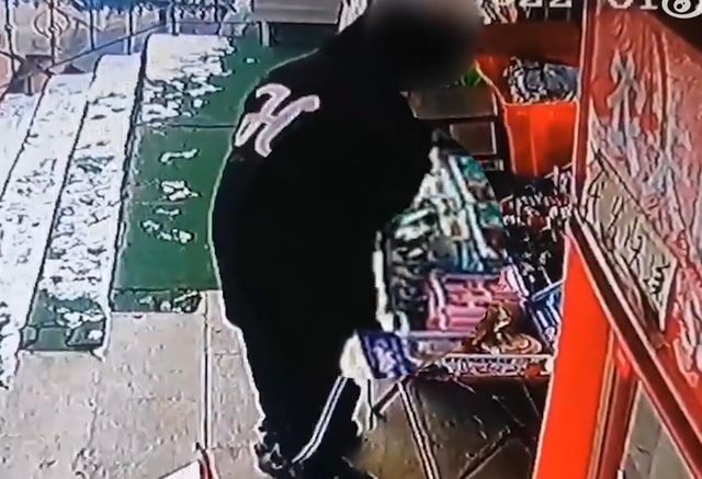 孩子在超市悄悄拿东西怎么教育,男孩在超市偷东西后续