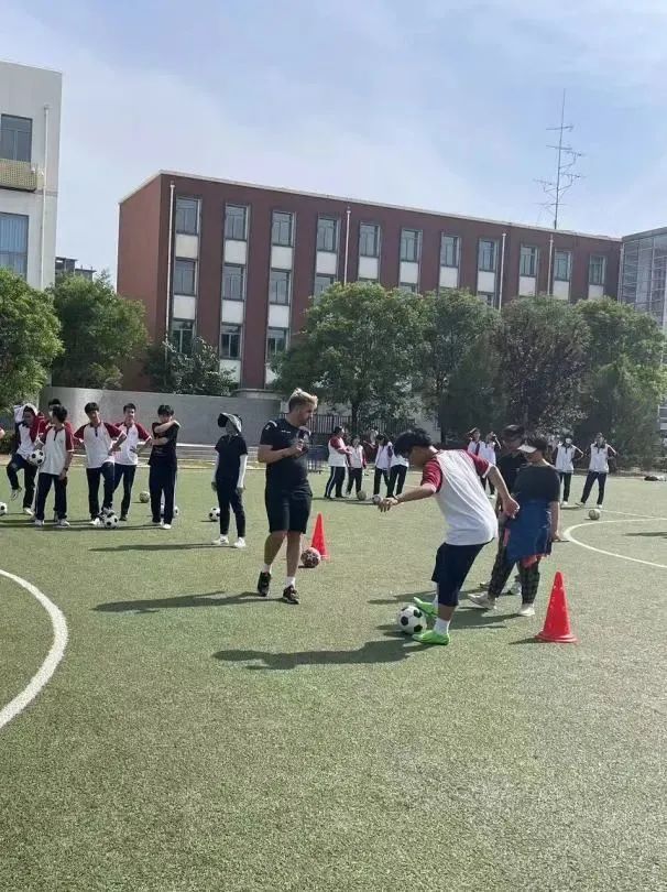 体验足球的乐趣,西班牙文化体验