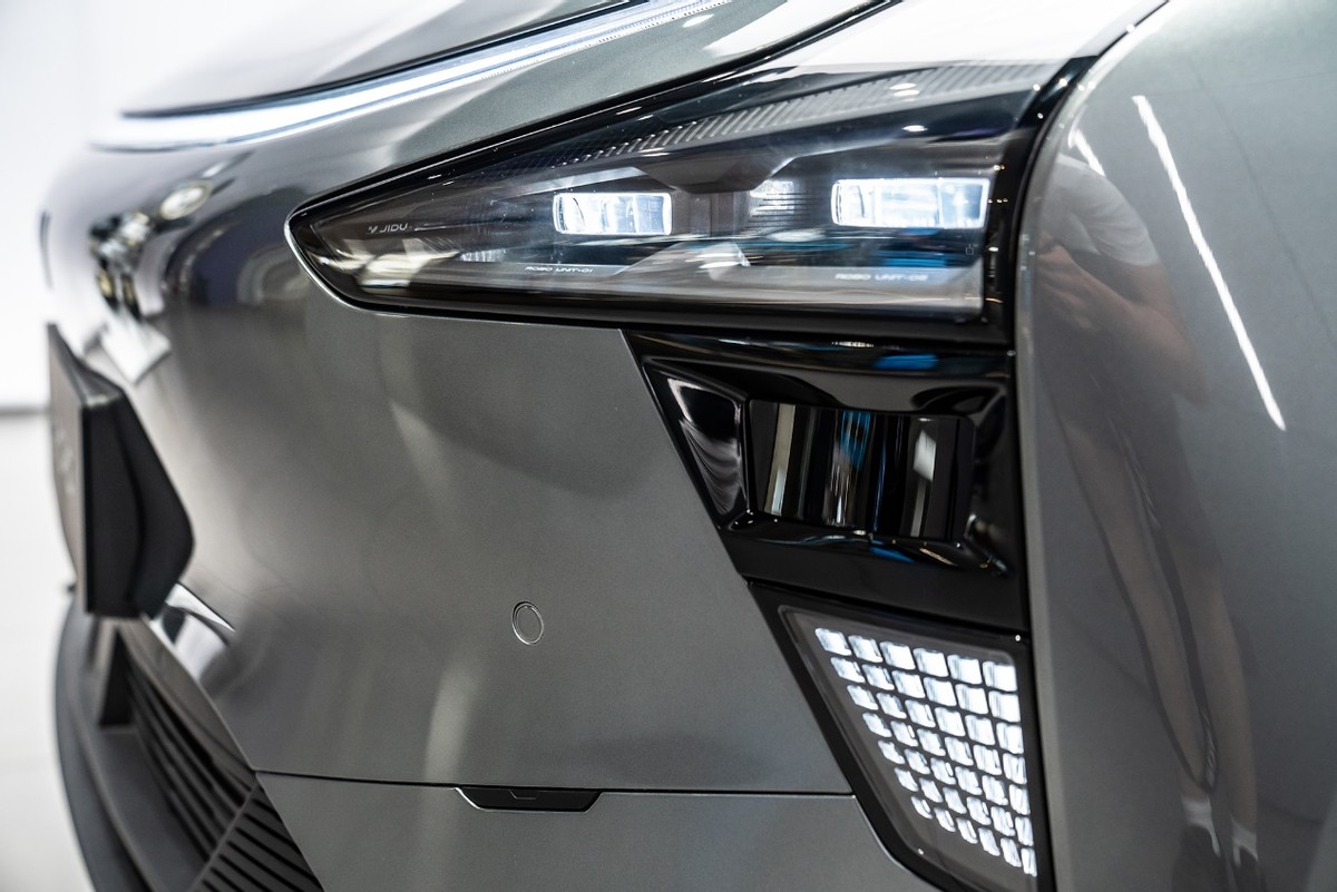 来看一个伪装成SUV的“机器人”