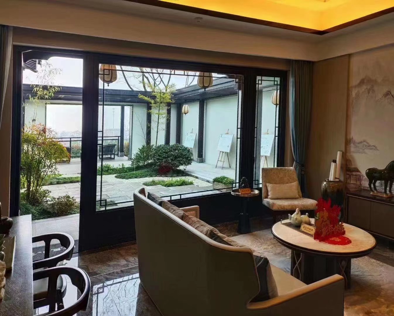 铝合金门窗上的胶怎样擦掉,门窗上的胶不粘了怎么办