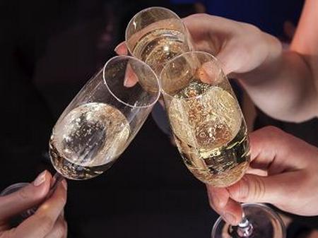 隔夜的母乳要冷冻还是冷藏,隔夜奶水没放冰箱可以要吗