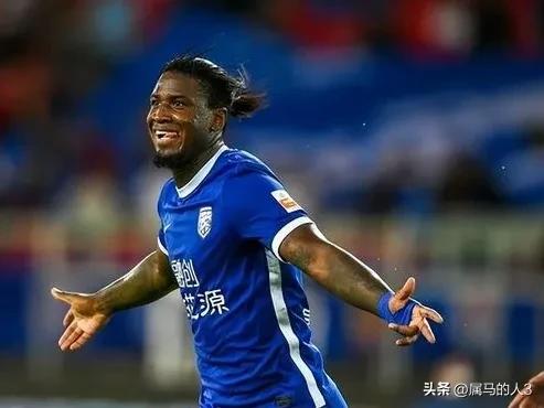 阵容升级！武汉三镇为踢亚冠不玩虚的，瞄准葡超加纳籍前锋阿齐兹