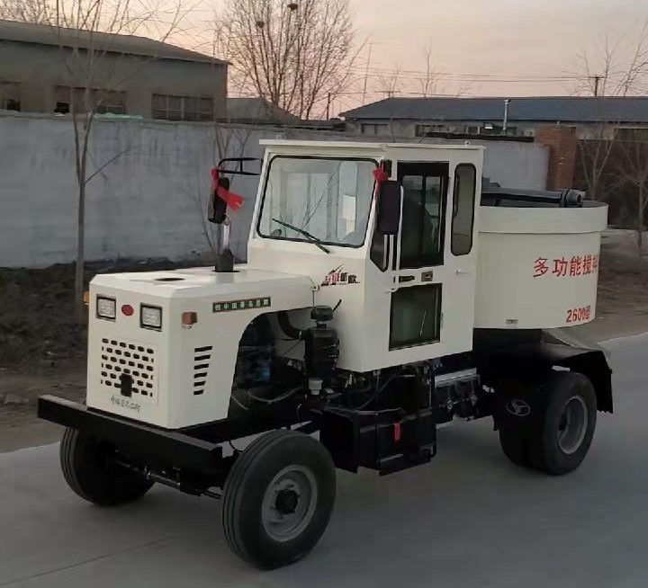 履带大型平口自动上料搅拌机,小型混凝土搅拌机平口自动上料