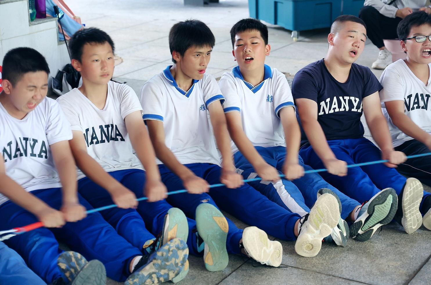 披荆斩棘矢志兴邦—记南雅中学初2013班主题研学