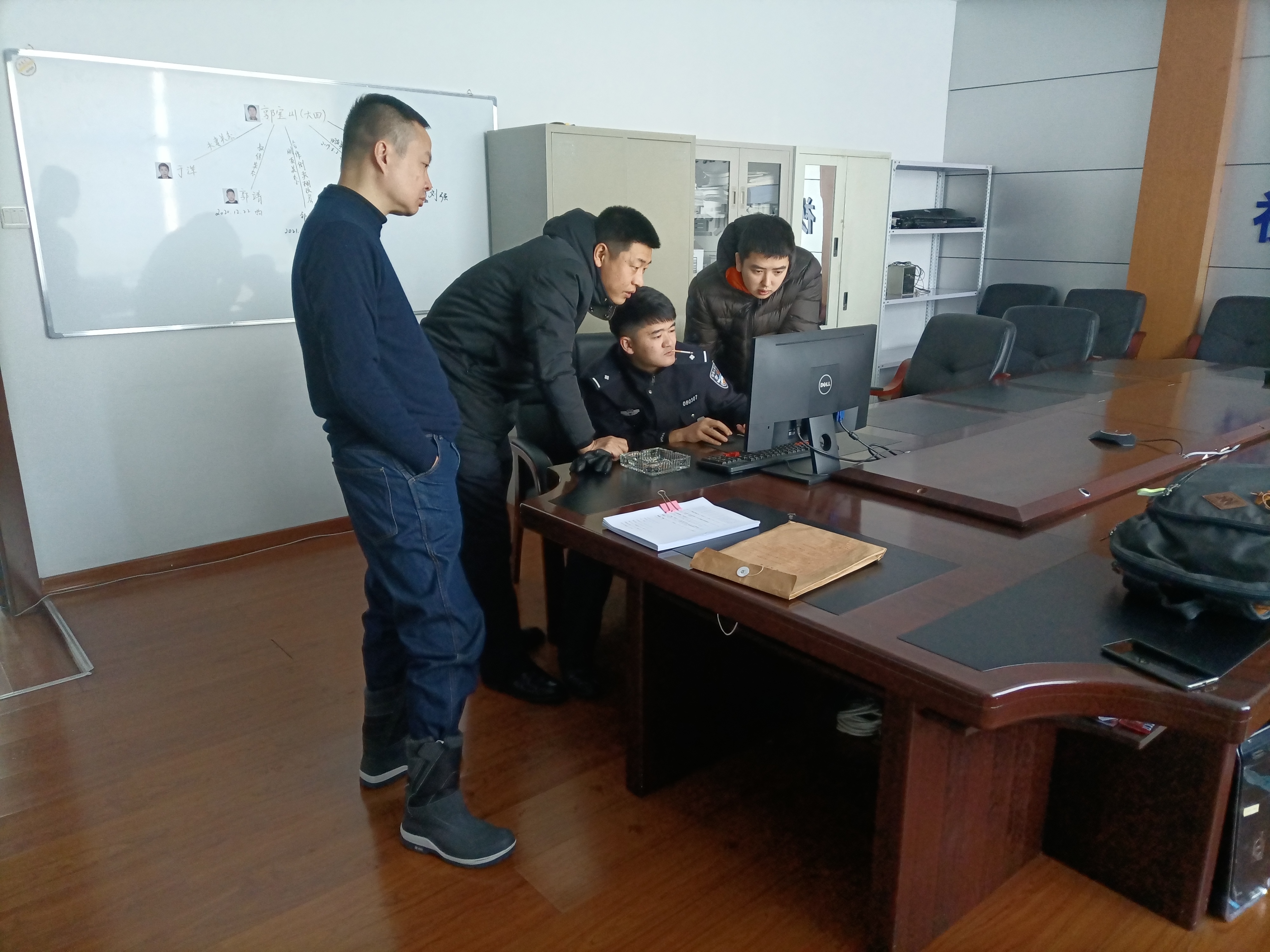 中年警察纪事八：房价最低城市出差，寒夜里的珍贵的冰糖葫芦