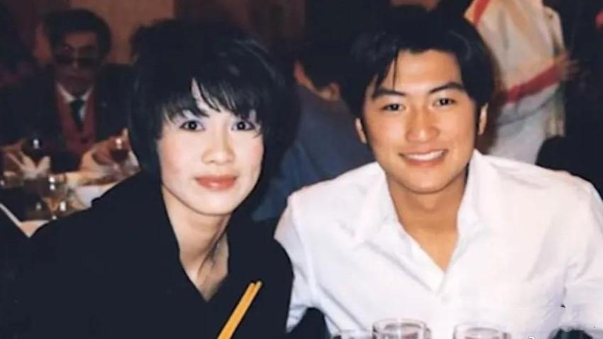 谢霆锋有多暖心,谢霆锋到底爱不爱张柏芝