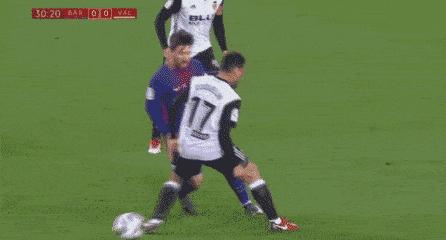 足球史上永不磨灭的马拉多纳传奇,球王马拉多纳对阿根廷的意义