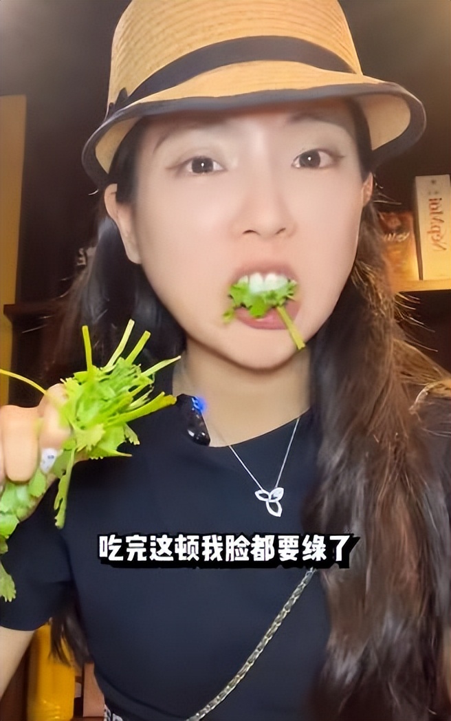 网红富婆租车拍视频装有钱人,养豹的富婆