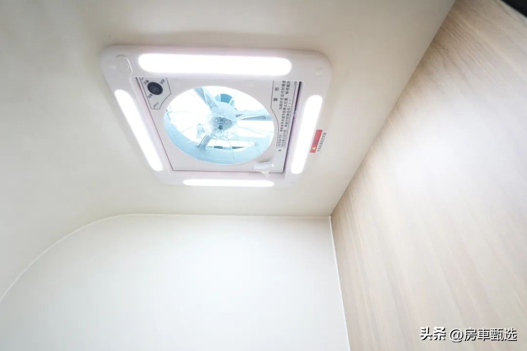 豪华型干湿分离房车,爱旅490拖挂房车价格