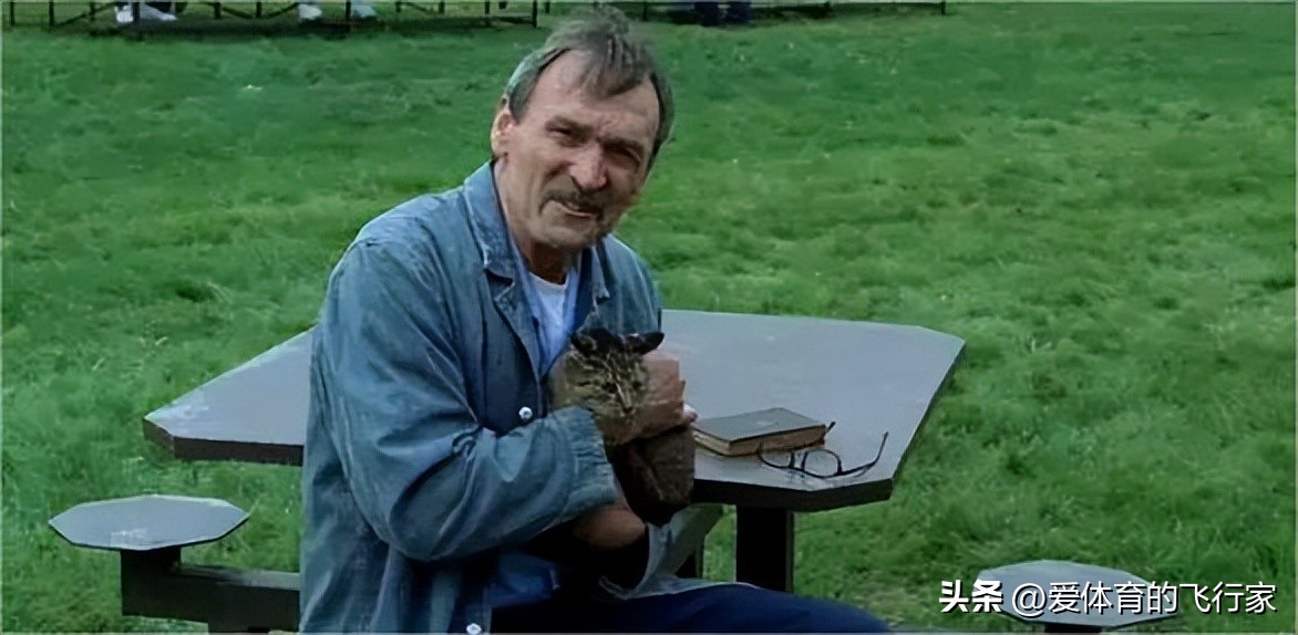 波音727飞行员跳伞,波音727尾部登机口跳伞