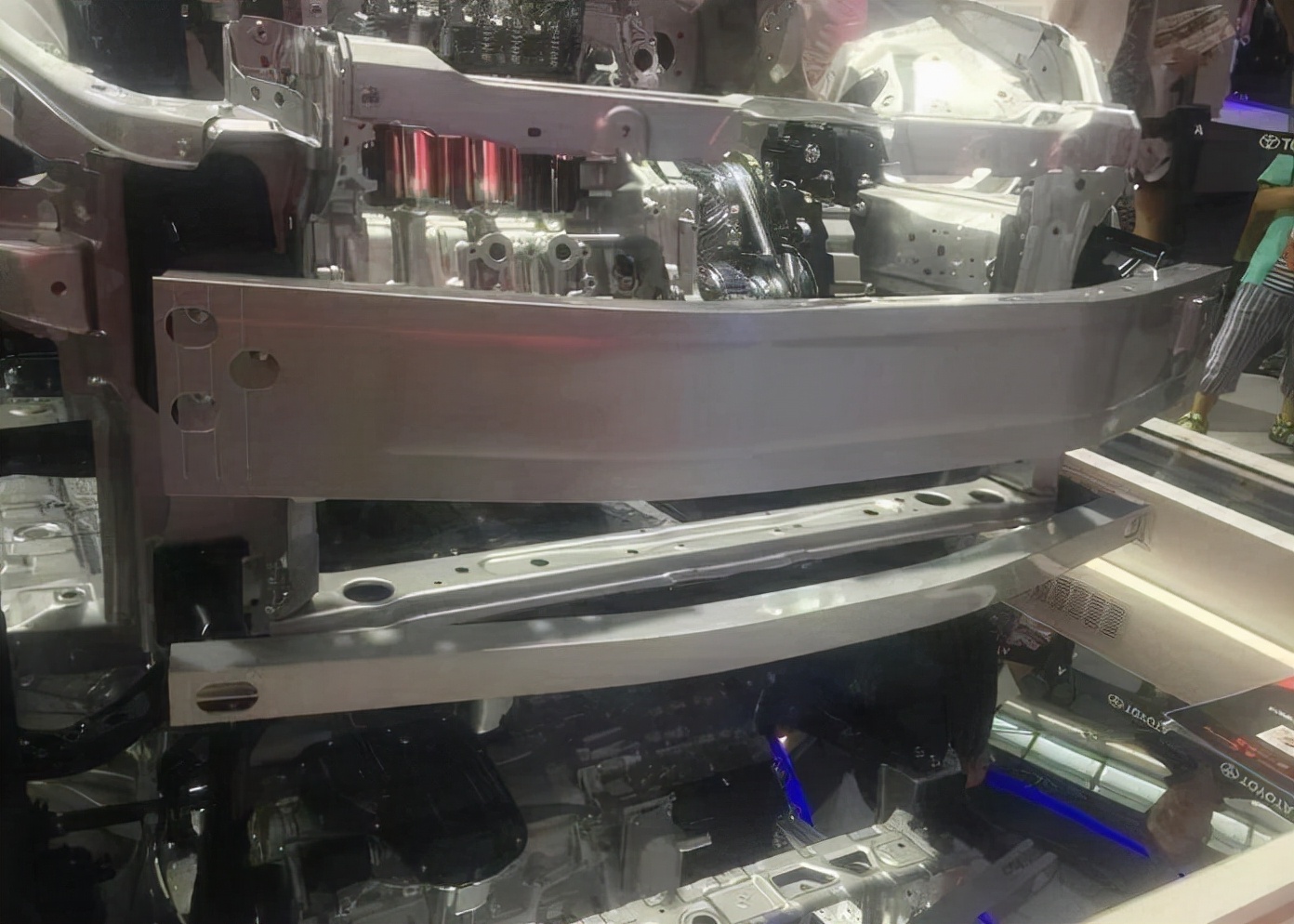 买丰田chr可以要求送什么,丰田c-hr和c-hr双擎