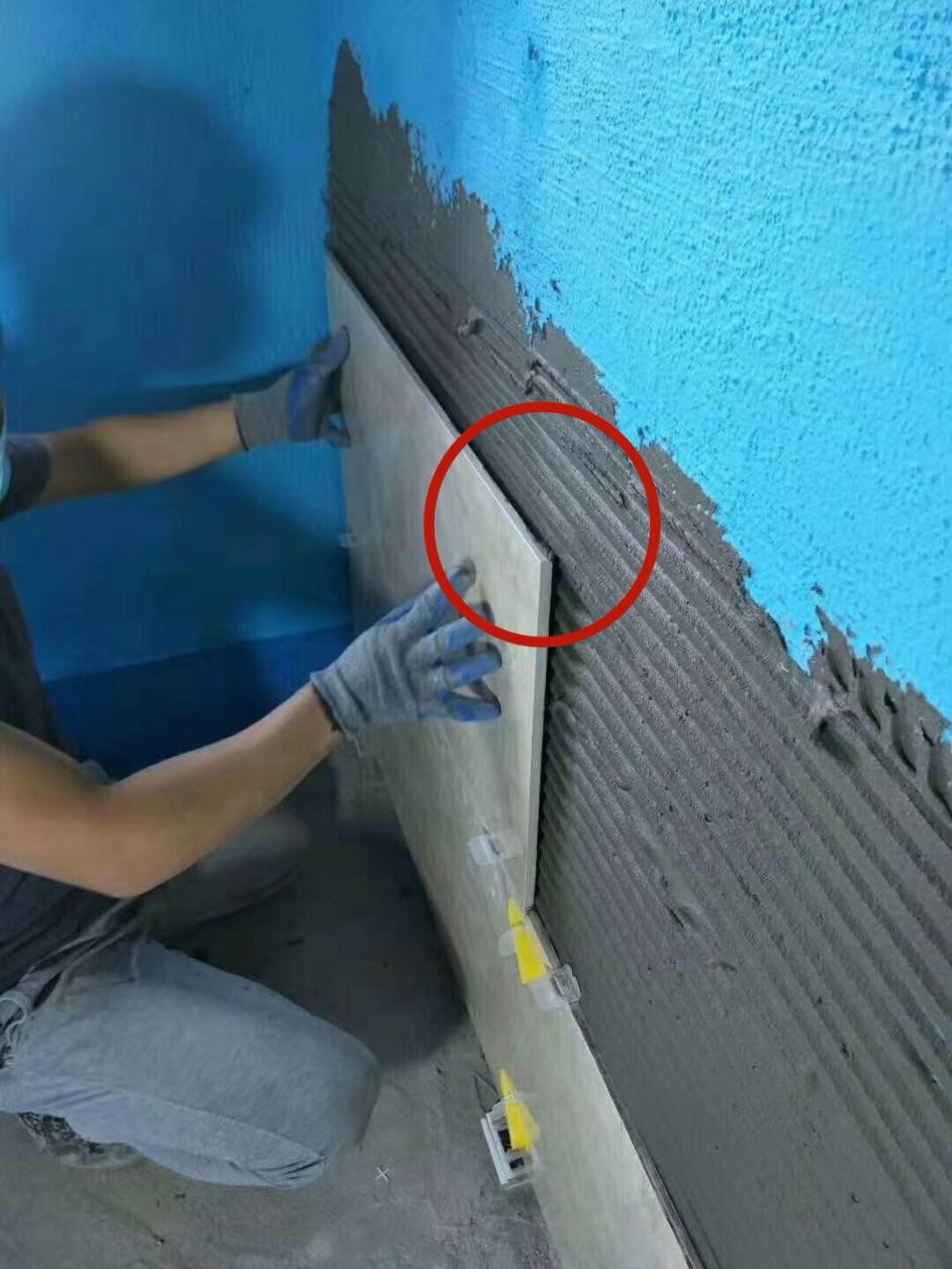 瓷砖胶和水泥砂浆贴瓷砖哪种好,贴瓷砖用瓷砖胶贴还是用水泥贴好