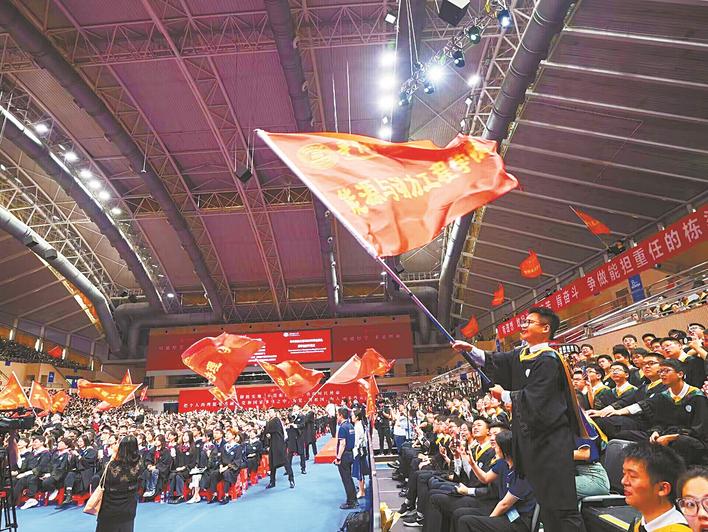 武汉华科大学毕业典礼讲话,武大华科举行毕业典礼