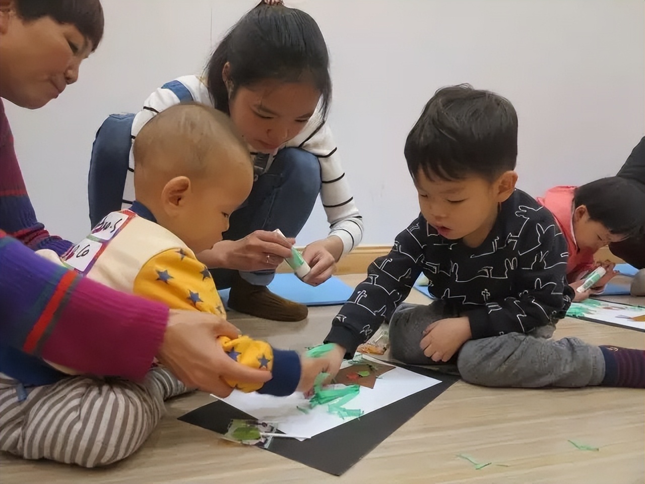 孩子不听话，正因为管太多！学学法国妈妈“去中心”育儿法