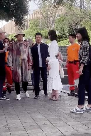 又土又浮夸，当男明星用上美颜滤镜，一个比一个怪异，太好笑了