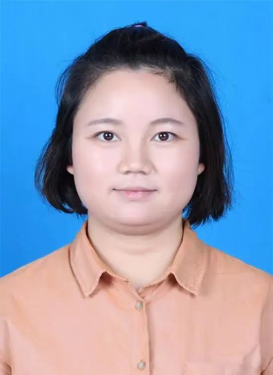 妇女双肺多发结节，病理示炎症，病情持续进展如何揭疑？