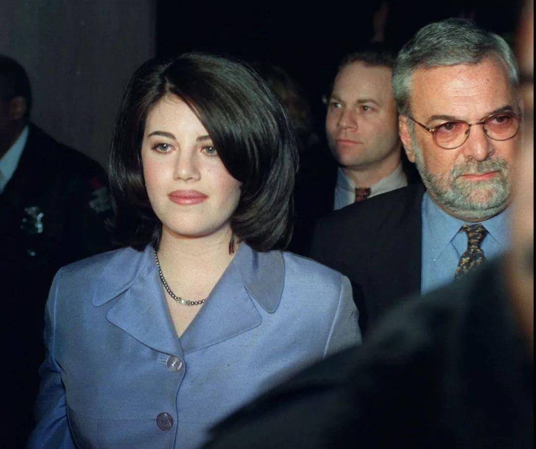 莱温斯基克林顿纪录片,克林顿拥抱莱温斯基视频