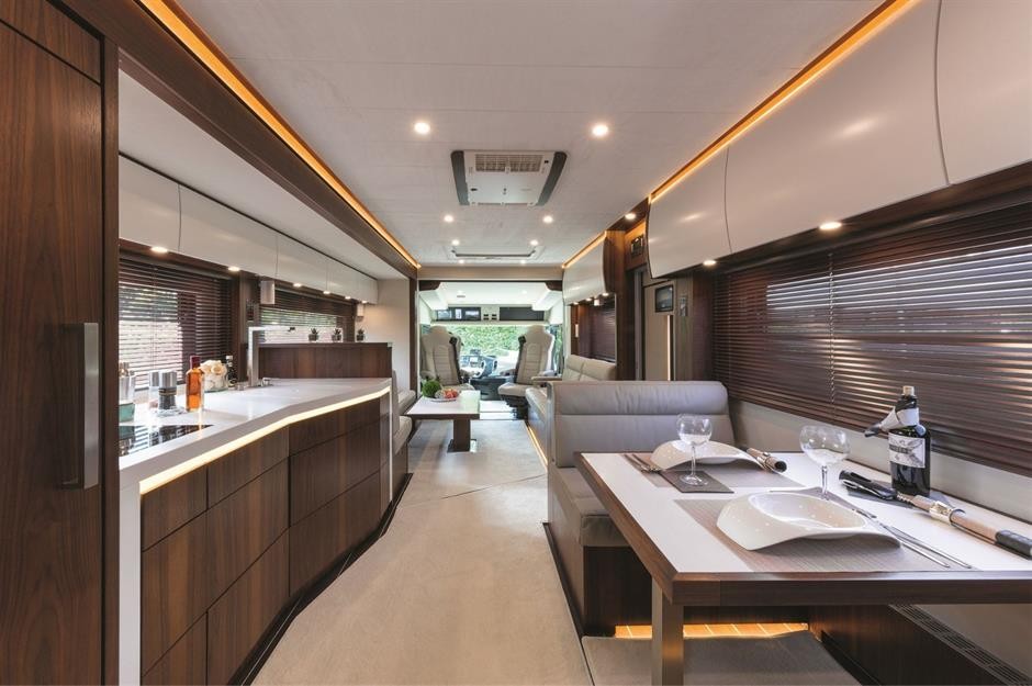 双层超豪华顶级房车旅行生活,最豪华房车和最简陋房车