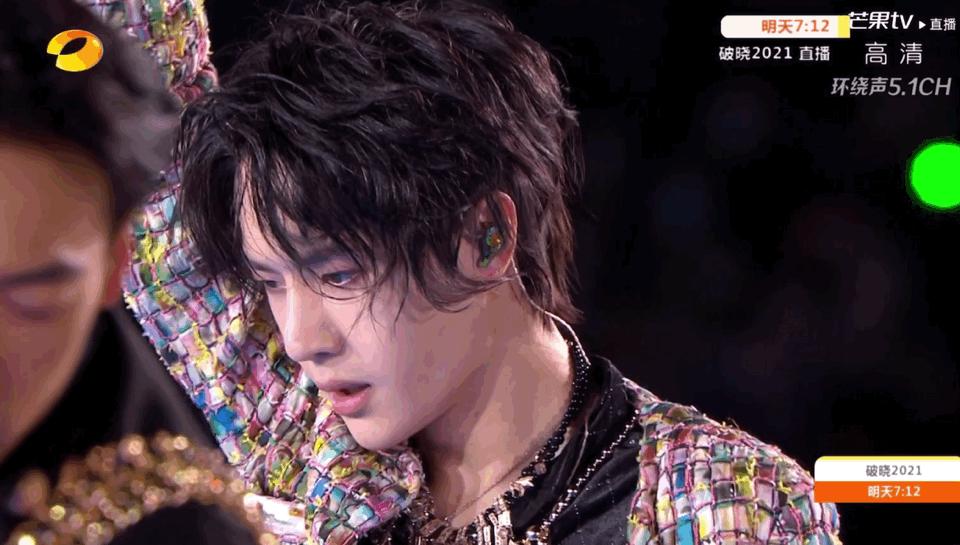 王一博回眸杀蓝湛,王一博跳舞杀马特