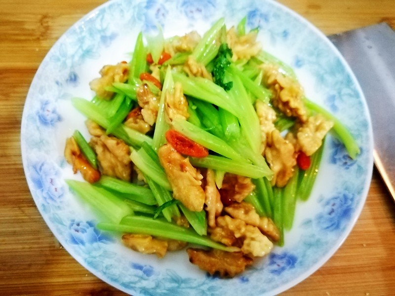 核桃为什么越来越便宜商贩说实话,小小核桃竟然有这么大的隐患