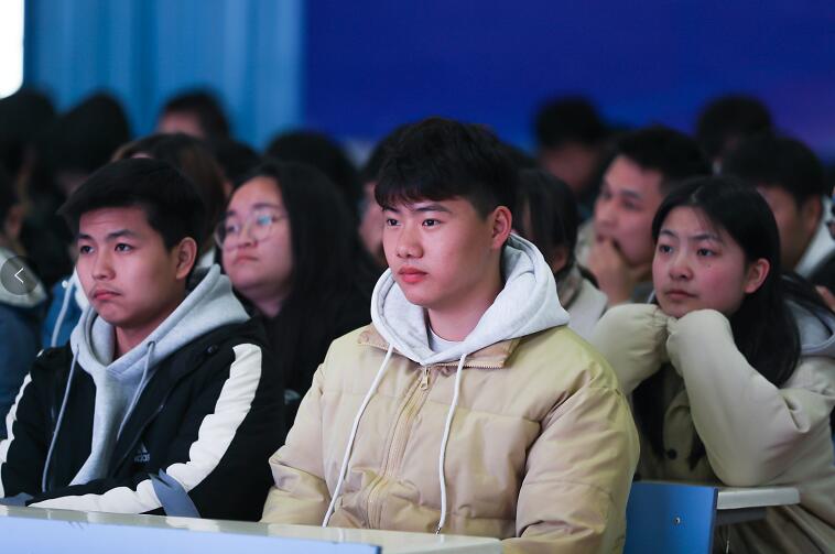 初中考不上高中不用发愁现在有技术高学历的职校生是香饽饽